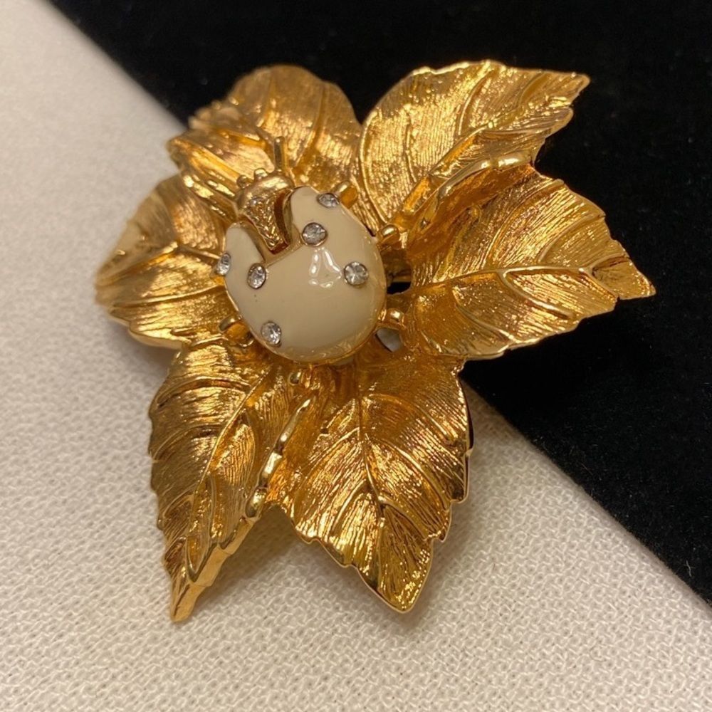 Vintage St. John Gold Brooch With Enamel Ladybug - Picture 4 of 11